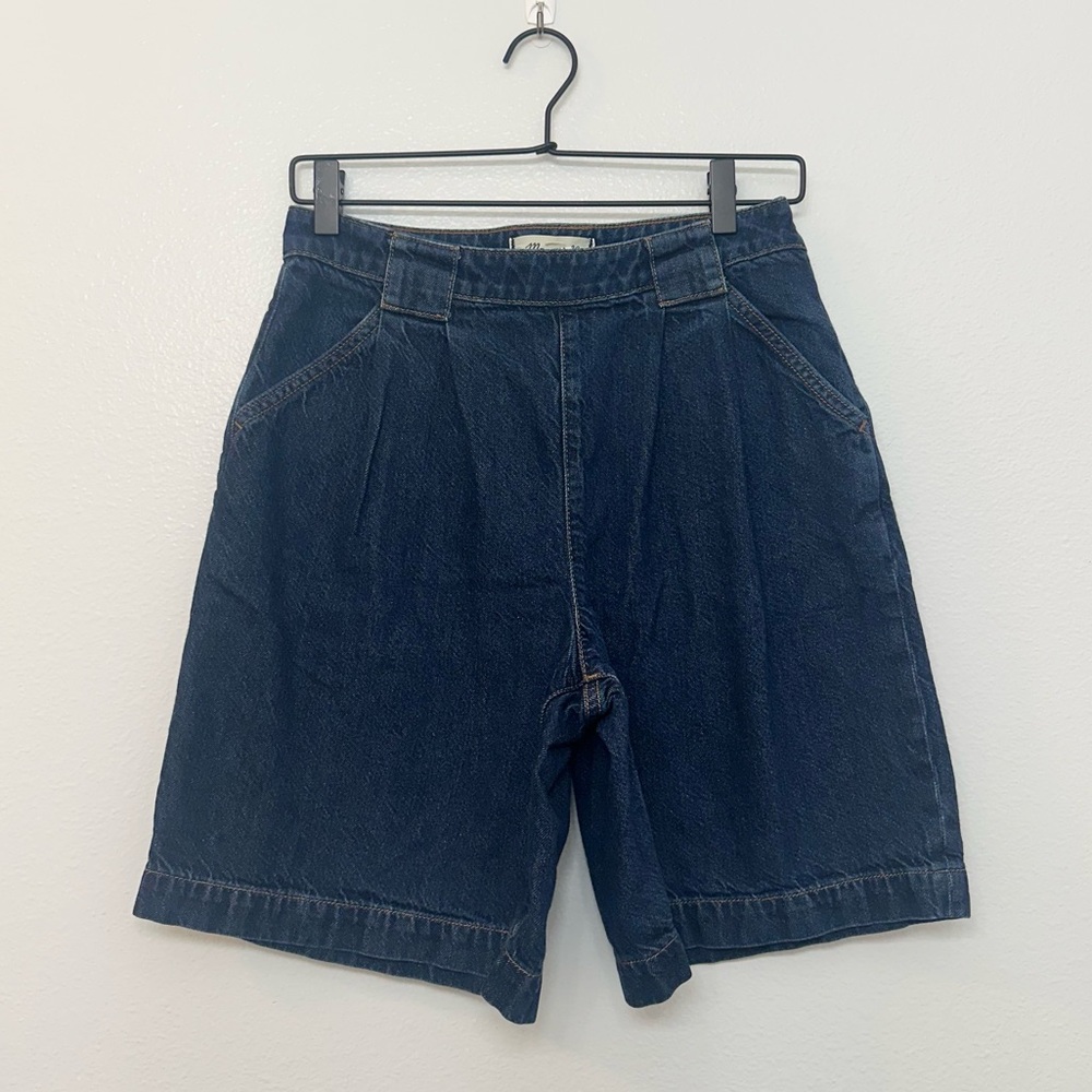 Madewell Pleated Denim Trouser Short in Essex Wash
Size 26